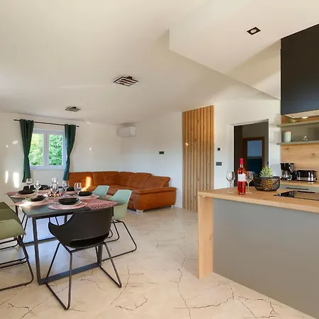 Lucas Apartment *