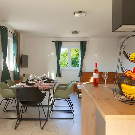 Lucas Apartment Županje